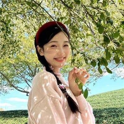 模仿女孩